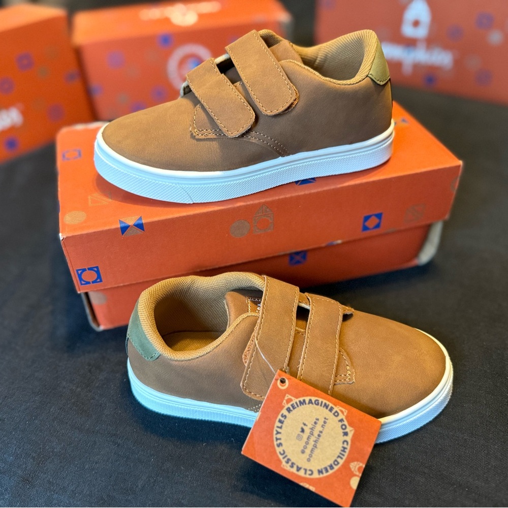 Oomphies Brown Casual Shoes - Toddler 11 - NEW!!!